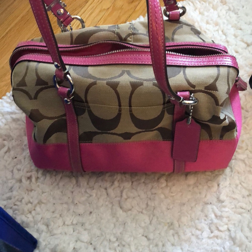 COACH HANDBAG!!!! NEW CONDITION!